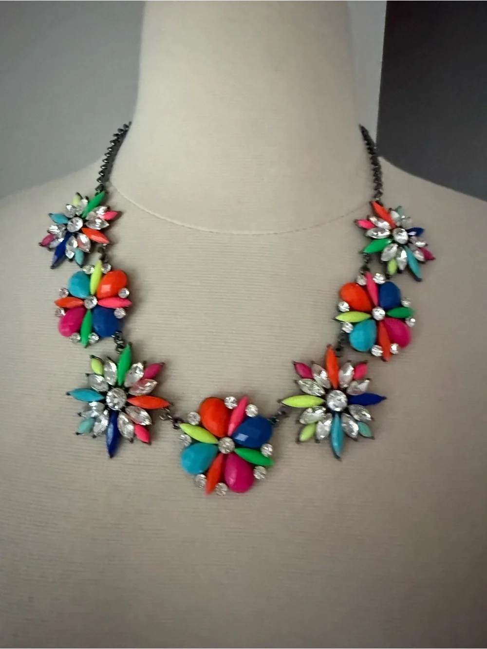 Amrita Singh neon y2k 00s bright festival rave statement necklace